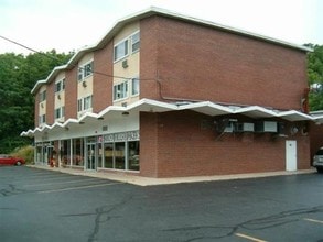 644-648 S Main St in Algonquin, IL - Foto de edificio - Building Photo