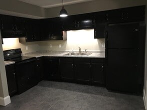 108 E Brooks Ave, Unit Apartment A in Clarksville, IN - Foto de edificio - Building Photo