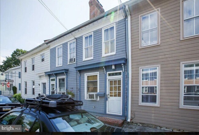305 N Market St in Mechanicsburg, PA - Building Photo - Building Photo