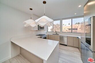 145 S Maple Dr in Beverly Hills, CA - Building Photo - Building Photo