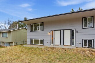 10921 E 16th Ave in Spokane Valley, WA - Building Photo - Building Photo