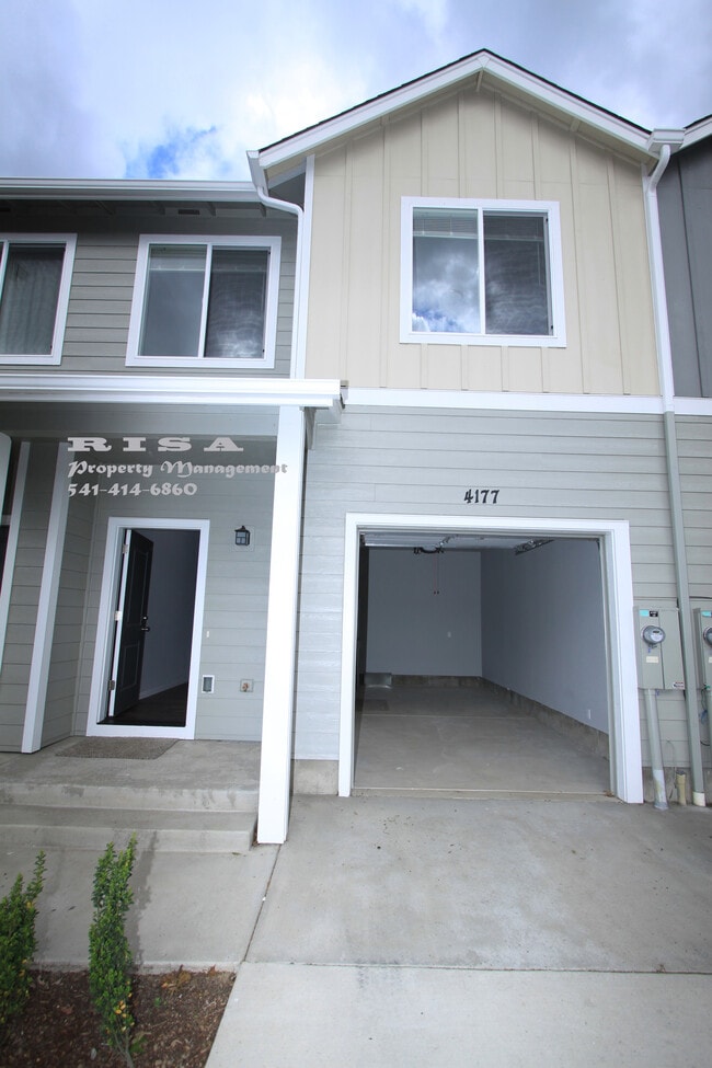 4185 Lancaster Dr NE in Salem, OR - Building Photo - Building Photo
