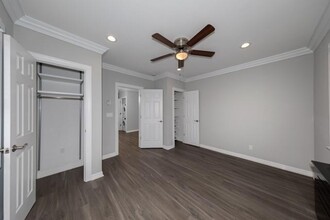 29 Locust St in Greenvale, NY - Building Photo - Building Photo