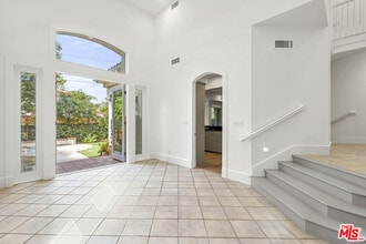 10515 Oaklawn Rd in Los Angeles, CA - Building Photo - Building Photo