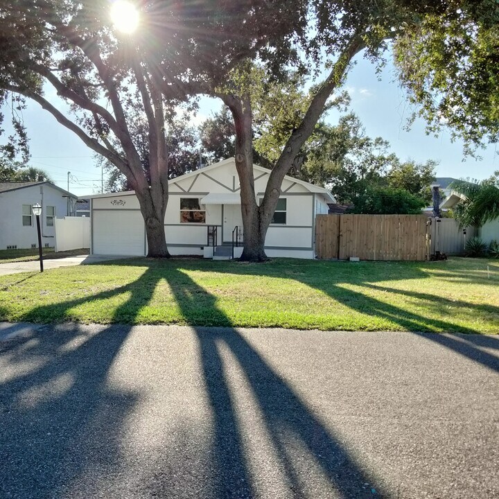 7266 78th St N in Pinellas Park, FL - Building Photo