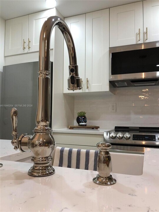 900 NE 18th Ave in Fort Lauderdale, FL - Building Photo