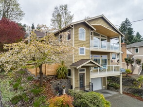 351 Lind Ave NW in Renton, WA - Building Photo - Building Photo