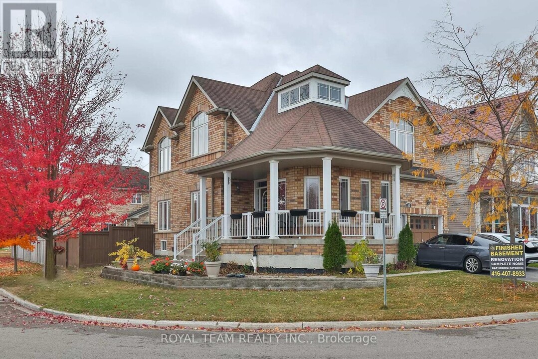 32 Carness Crescent in Georgina, ON - Building Photo