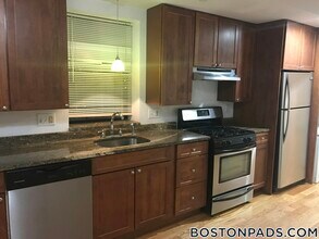 64 Louis Prang St, Unit 1 in Boston, MA - Foto de edificio - Building Photo