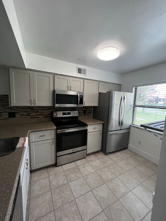 property at 3200 Candle Ridge Dr