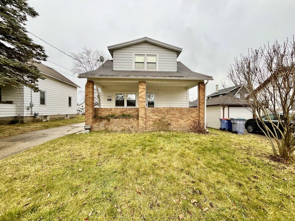 1367 Houseman Ave NE in Grand Rapids, MI - Building Photo