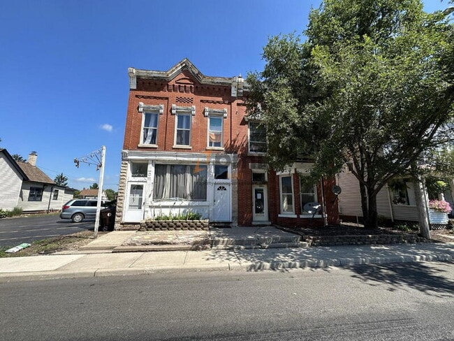 property at 509 E Commercial Ave