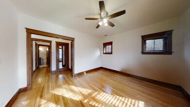 3761 N Lakewood Ave, Unit 2 in Chicago, IL - Foto de edificio - Building Photo