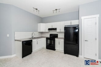 10106-1085A 85 A St in Grande Prairie, AB - Building Photo - Building Photo
