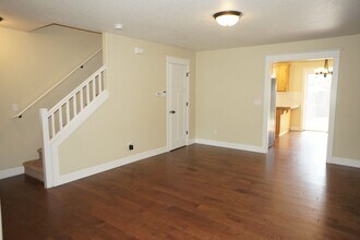326 NE Stafford St in Portland, OR - Building Photo - Building Photo