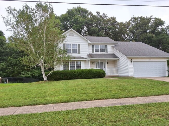 property at 1925 Lakewood Dr