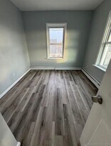 1220 Pembroke St, Unit 3R in Bridgeport, CT - Building Photo