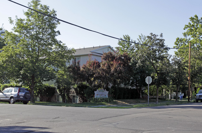 Roberta Linn in Provo, UT - Foto de edificio - Building Photo