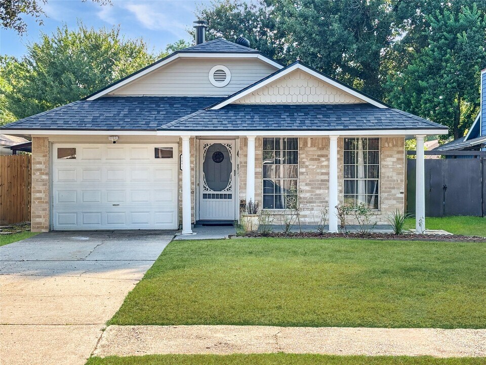 23211 Tree House Ln in Spring, TX - Building Photo