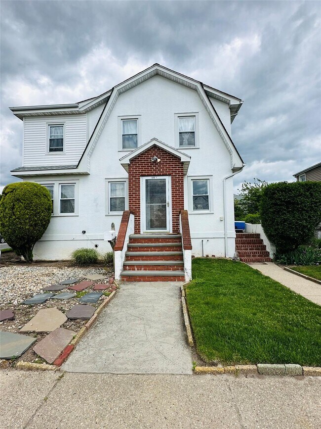 518 Lindell Blvd in Long Beach, NY - Building Photo - Building Photo