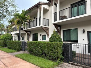 4955 NW 84th Ave in Doral, FL - Building Photo - Building Photo