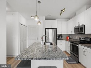 10755 Fairgrounds Dr in Fairfax, VA - Building Photo - Building Photo