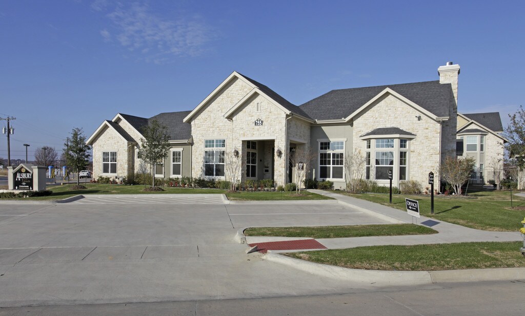 Alsbury Villas Apartments in Burleson, TX