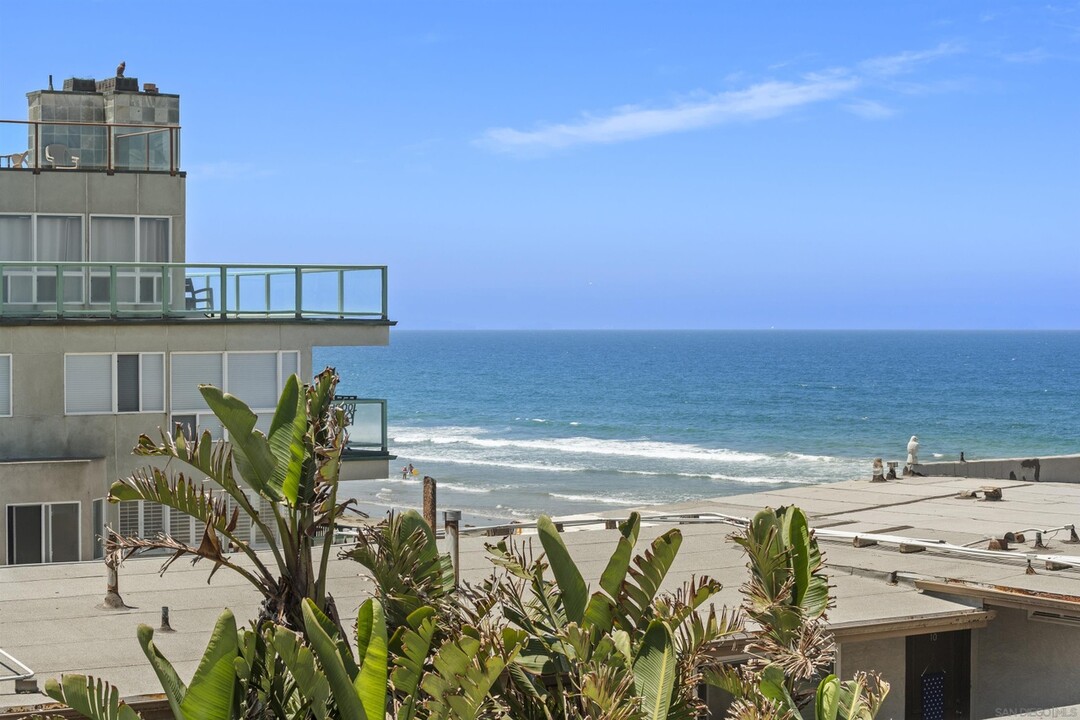 1100 Seacoast Dr in Imperial Beach, CA - Building Photo
