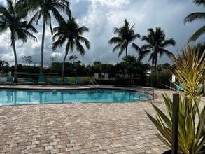 16132 Parque Ln in Naples, FL - Foto de edificio - Building Photo