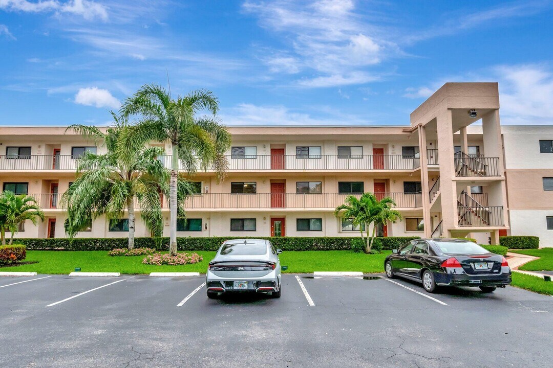 15075 Witney Rd in Delray Beach, FL - Building Photo