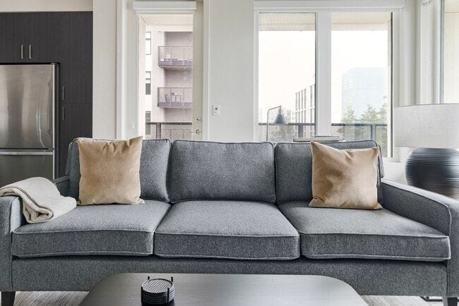 2333 Calle Del Mundo, Unit FL6-ID2136 in Santa Clara, CA - Building Photo - Building Photo