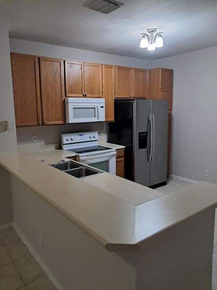 9759 Lago Dr in Boynton Beach, FL - Building Photo - Building Photo