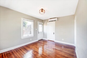 3550 Rosecrans St in San Diego, CA - Building Photo - Building Photo