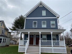 23 Lester Ave in Stonington, CT - Building Photo