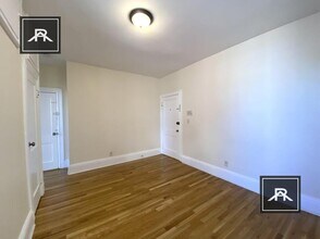 1216 Commonwealth Ave in Boston, MA - Building Photo - Building Photo