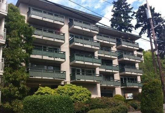 property at 7060 Lincoln Park Way SW