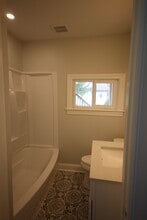 202 Walnut St, Unit First Floo in Mont Clare, PA - Building Photo - Building Photo