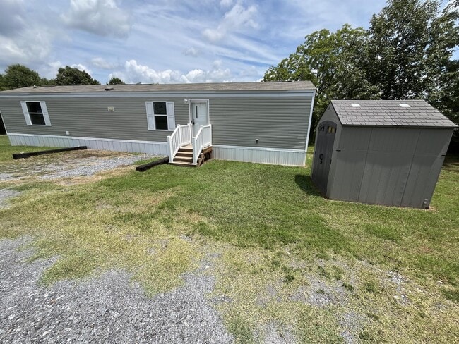 207 Esther Ct in Cherryville, NC - Building Photo - Building Photo