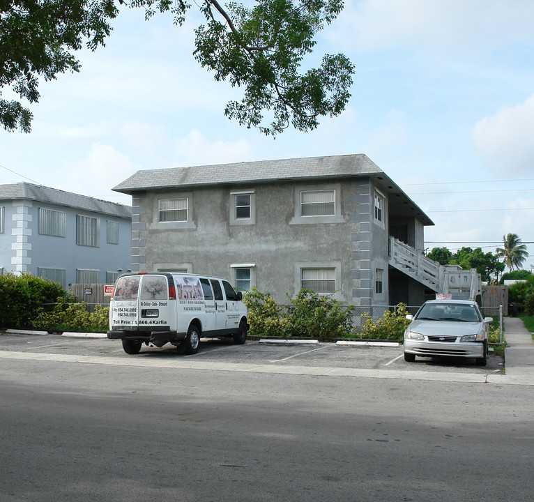 5870 NW 16th Pl in Fort Lauderdale, FL - Foto de edificio
