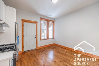 2842 W Augusta Blvd in Chicago, IL - Foto de edificio - Building Photo