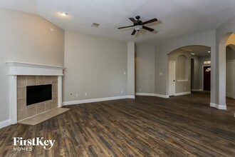 18414 Bluff View Dr in Crosby, TX - Building Photo - Building Photo