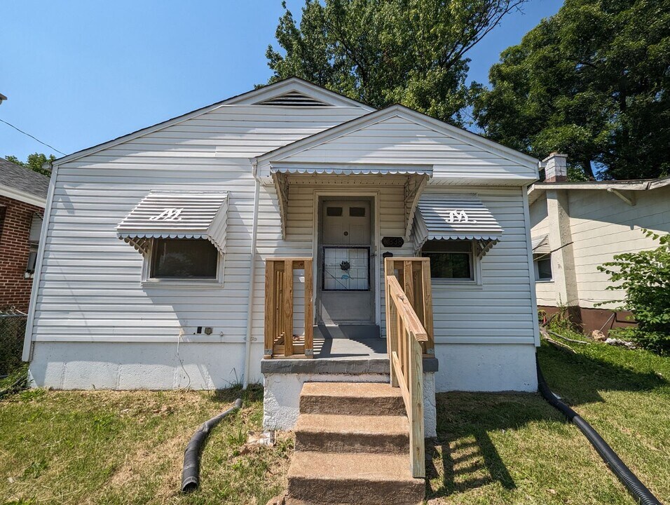 6338 Minnie Ave in Jennings, MO - Building Photo