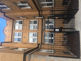2349 N Kenneth Ave, Unit 3 in Chicago, IL - Building Photo