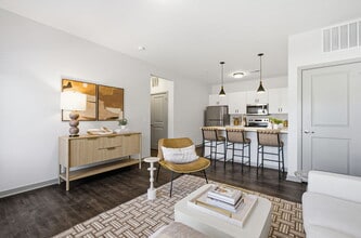 Keeneland Place in Grove City, OH - Foto de edificio - Building Photo