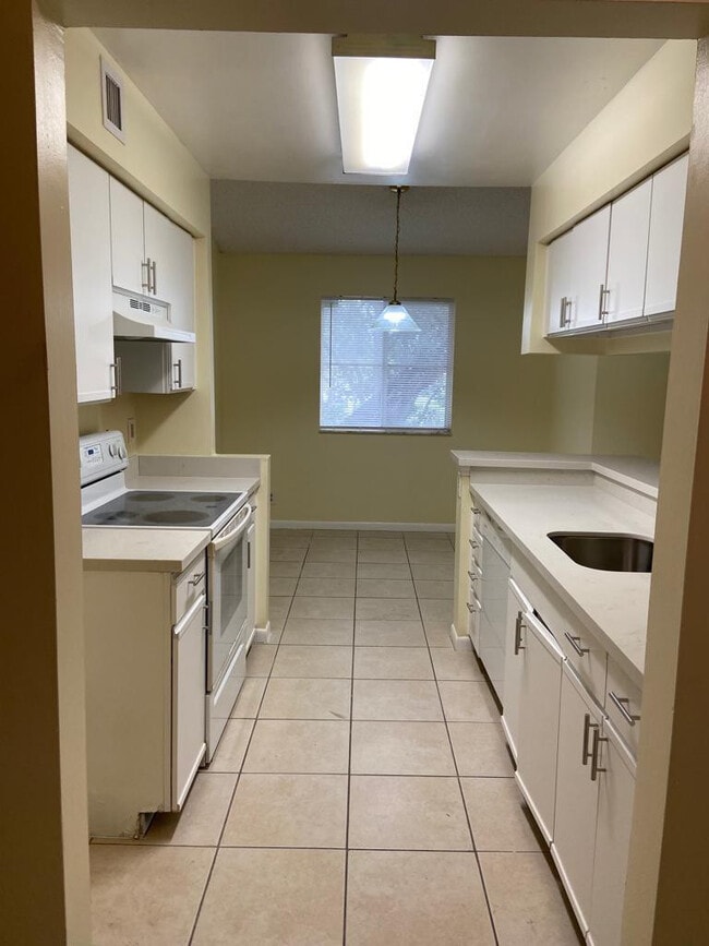 9701 Westview Dr in Coral Springs, FL - Building Photo - Building Photo