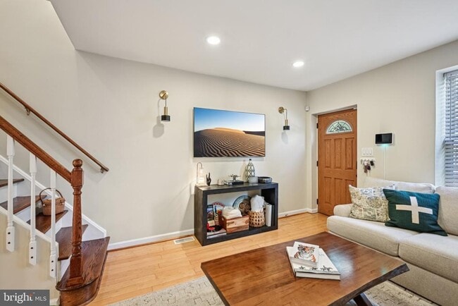 330 W George St in Philadelphia, PA - Building Photo - Building Photo