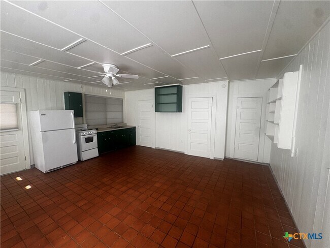 1511 Old Ranch Rd 12 in San Marcos, TX - Foto de edificio - Building Photo