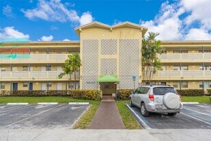 11960 NE 19th Dr in North Miami, FL - Building Photo