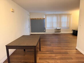 5 Grandview Dr in Farmington, CT - Foto de edificio - Building Photo