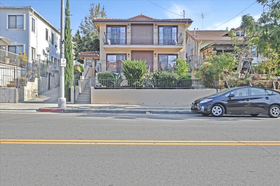 1140 Echo Park Ave in Los Angeles, CA - Building Photo